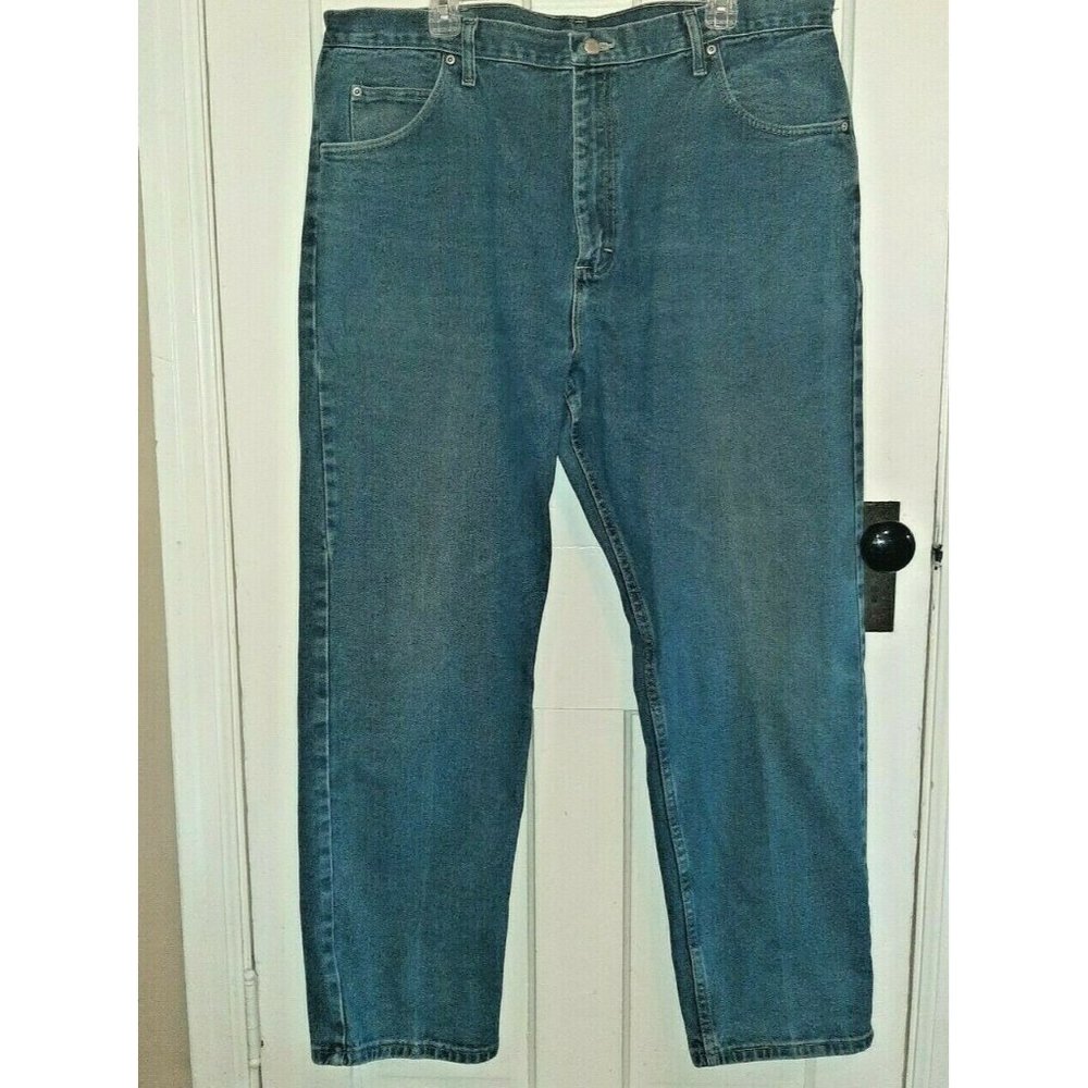 Wrangler Blue Jeans 42 x 32 Straight Leg All Cotton